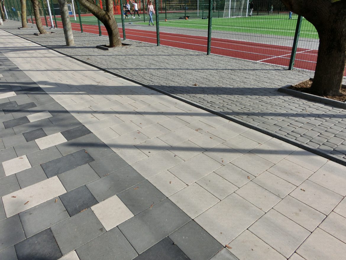 Варианты укладки тротуарной плитки: способы раскладки брусчатки, схемы и примеры